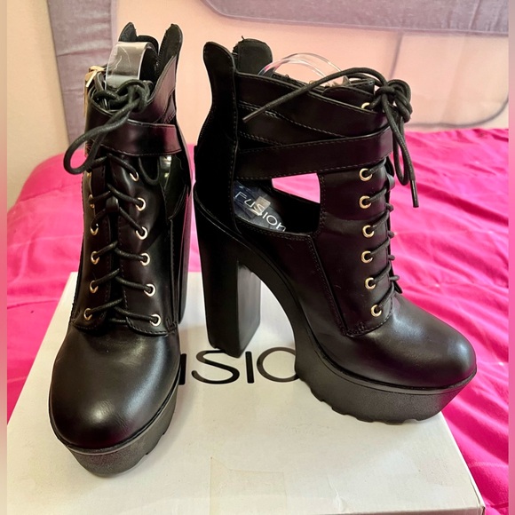 Black Platform Boots - Picture 4 of 6